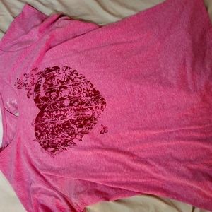 Heart graphic tee